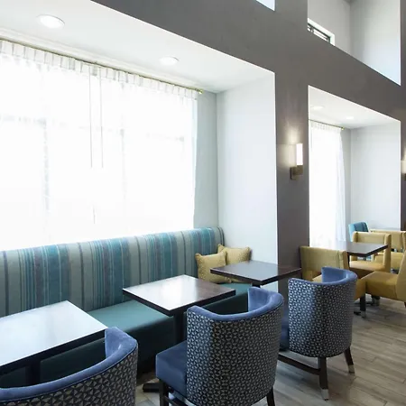 Hampton Inn & Suites Ankeny-2