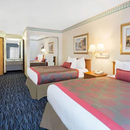 Ramada By Wyndham Kent Seattle Area-2