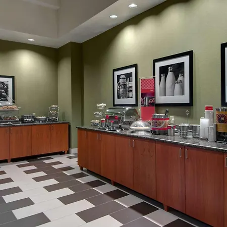 Hampton Inn & Suites Astoria-3