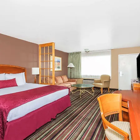 Days Inn & Suites By Wyndham Logan-3