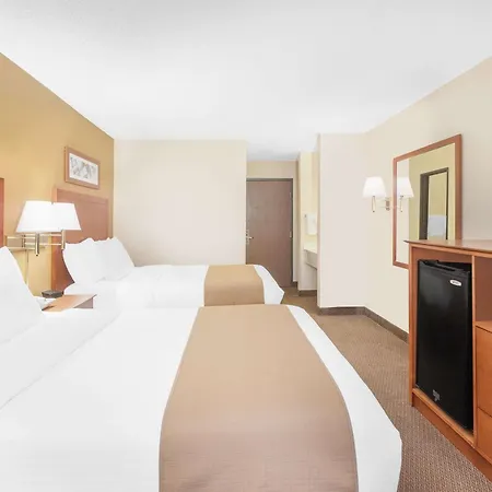 Baymont By Wyndham Port Huron-2