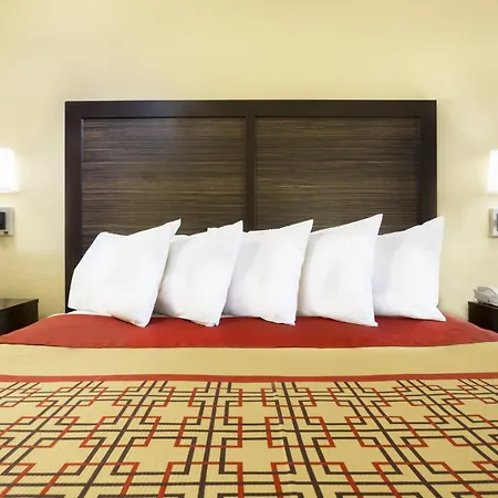 Days Inn By Wyndham Columbus-North Fort Moore-2