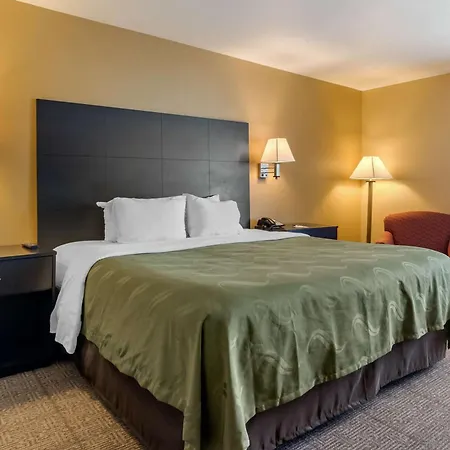 Quality Inn & Suites Lenexa Kansas City-3