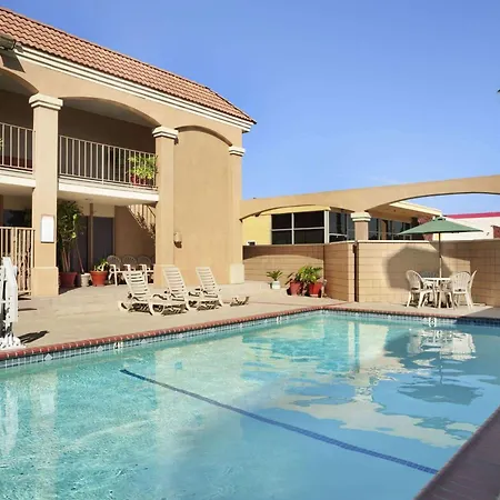 Howard Johnson By Wyndham Buena Park-2