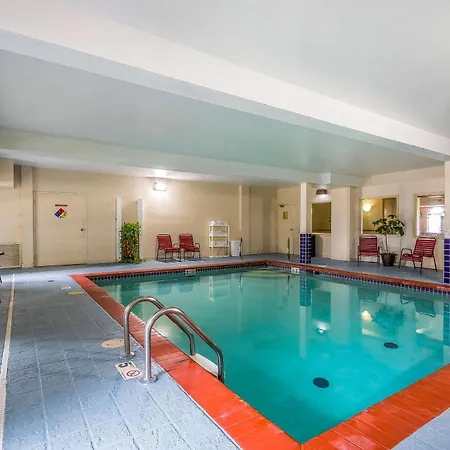 Quality Inn & Suites Chesterfield Village-3