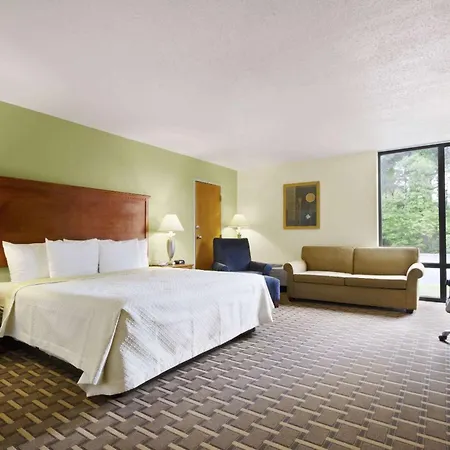 Days Inn By Wyndham Fayetteville-South/I-95 Exit 49-2