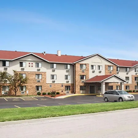 Super 8 By Wyndham Fairview Heights-St. Louis-3