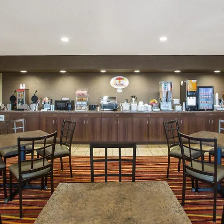 Super 8 By Wyndham Brookings-3
