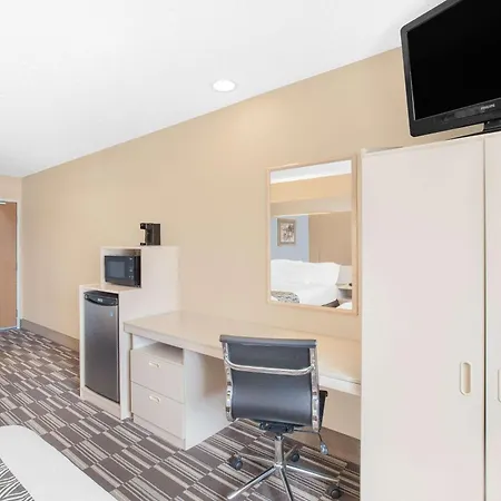 Microtel Inn And Suites Clear Lake-3