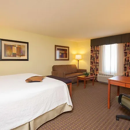Hampton Inn Macomb-3
