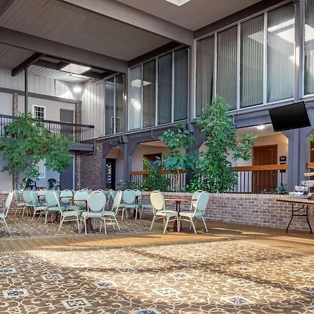 Clarion Hotel And Conference Center Harrisburg West-2