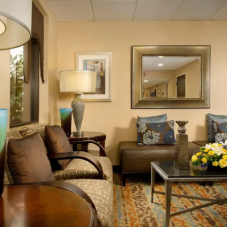 Holiday Inn Express Fairfax-Arlington Boulevard By Ihg-3