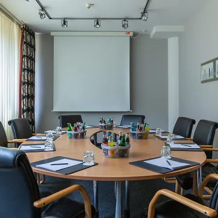 Plaza Premium Koeln-2