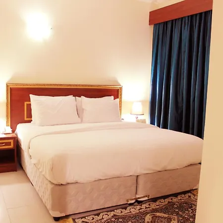 Montreal Naif Hotel-3