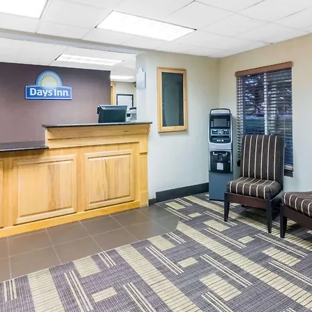 Days Inn By Wyndham Bismarck-2
