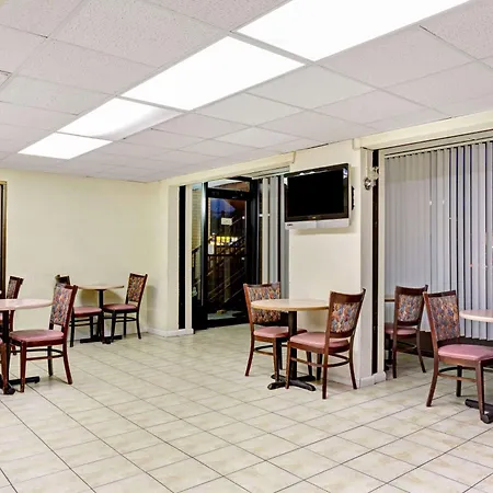 Super 8 By Wyndham Fredericksburg-3