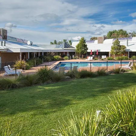 Ibis Styles Canberra Eagle Hawk-2
