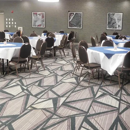 Holiday Inn Hotel & Suites Rochester - Marketplace By Ihg-3