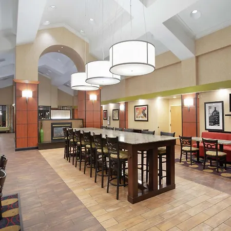 Hampton Inn & Suites Kansas City-Merriam-2