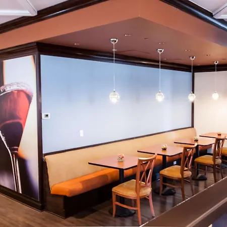 Best Western Premier Toronto Airport Carlingview Hotel-3