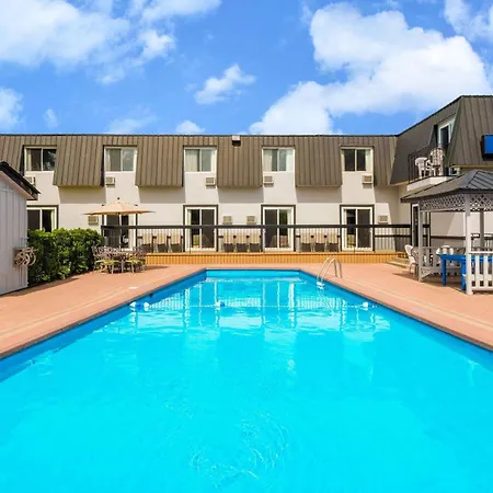 Travelodge By Wyndham Gananoque-2