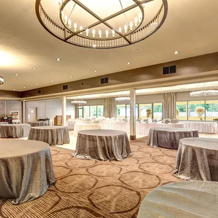 Best Western Plus Guildwood Inn-3