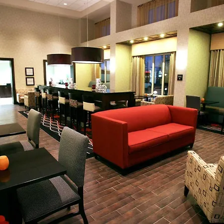 Hampton Inn & Suites Red Deer-3