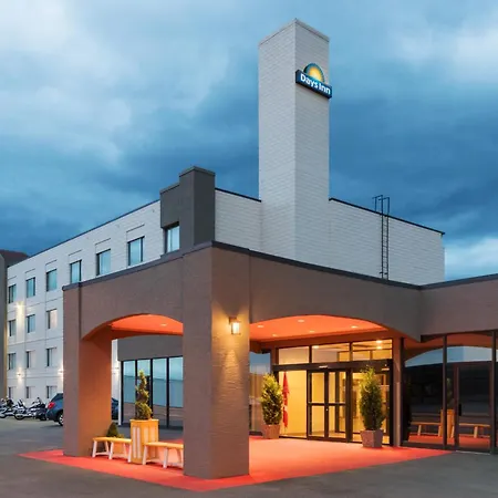 Days Inn By Wyndham Cranbrook Conference Centre-3