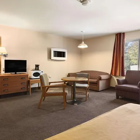 Super 8 By Wyndham North Bay-2