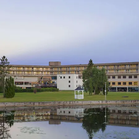 Ramada By Wyndham Belleville Harbourview Conference Center-2