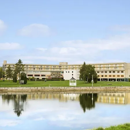 Ramada By Wyndham Belleville Harbourview Conference Center-3