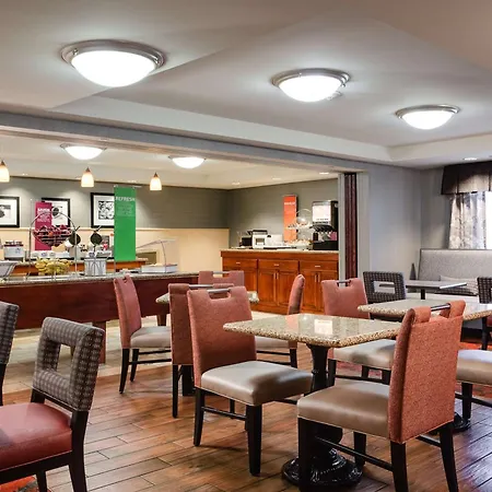 Hampton Inn Dubuque-3