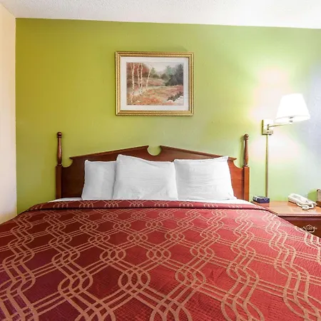 Econo Lodge Cleveland-3