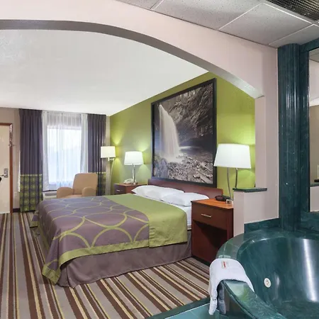 Super 8 By Wyndham Clarksville Northeast-3