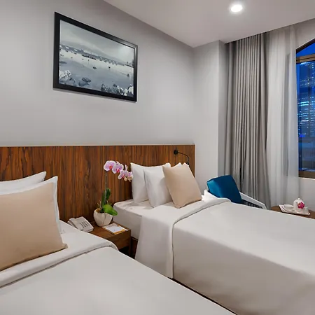 Happy Life Grand Hotel & Rooftop Skybar-3