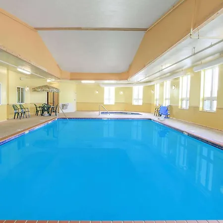 Super 8 By Wyndham Sault Ste. Marie-3