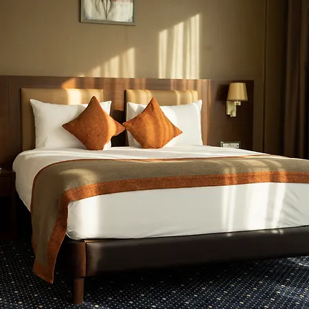 Parkside Hotel & Apartments-3