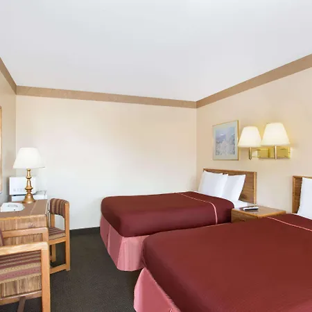 Howard Johnson By Wyndham Brigham City-2