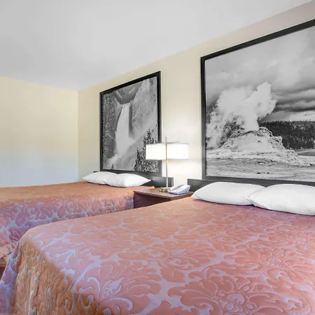 Super 8 By Wyndham West Yellowstone-2