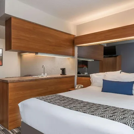 Microtel Inn & Suites By Wyndham Springfield-3