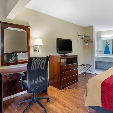 Econo Lodge Inn & Suites Southeast-2