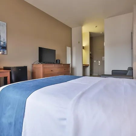 Comfort Inn & Suites-2