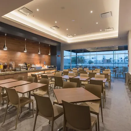 Microtel Inn & Suites By Wyndham Irapuato-3