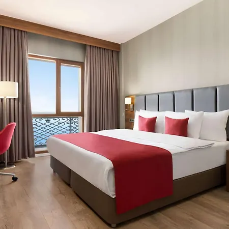 Ramada By Wyndham Van-2