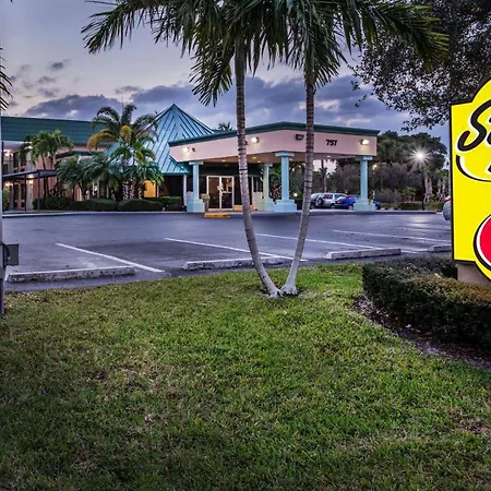 Super 8 By Wyndham North Palm Beach-3