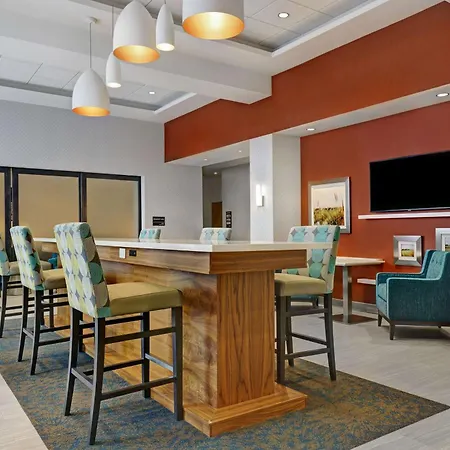 Hampton Inn & Suites Belleville-2