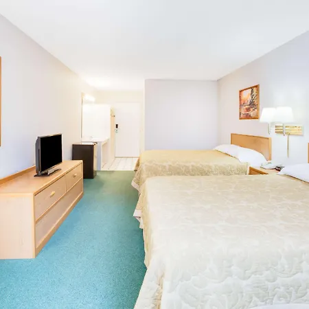 Super 8 By Wyndham Brooklyn-2
