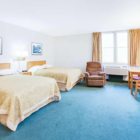 Super 8 By Wyndham Brooklyn-3