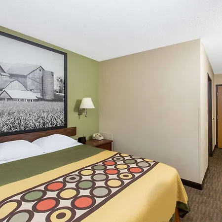 Super 8 By Wyndham Fairmont-3