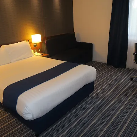 Holiday Inn Express Tamworth By Ihg-3